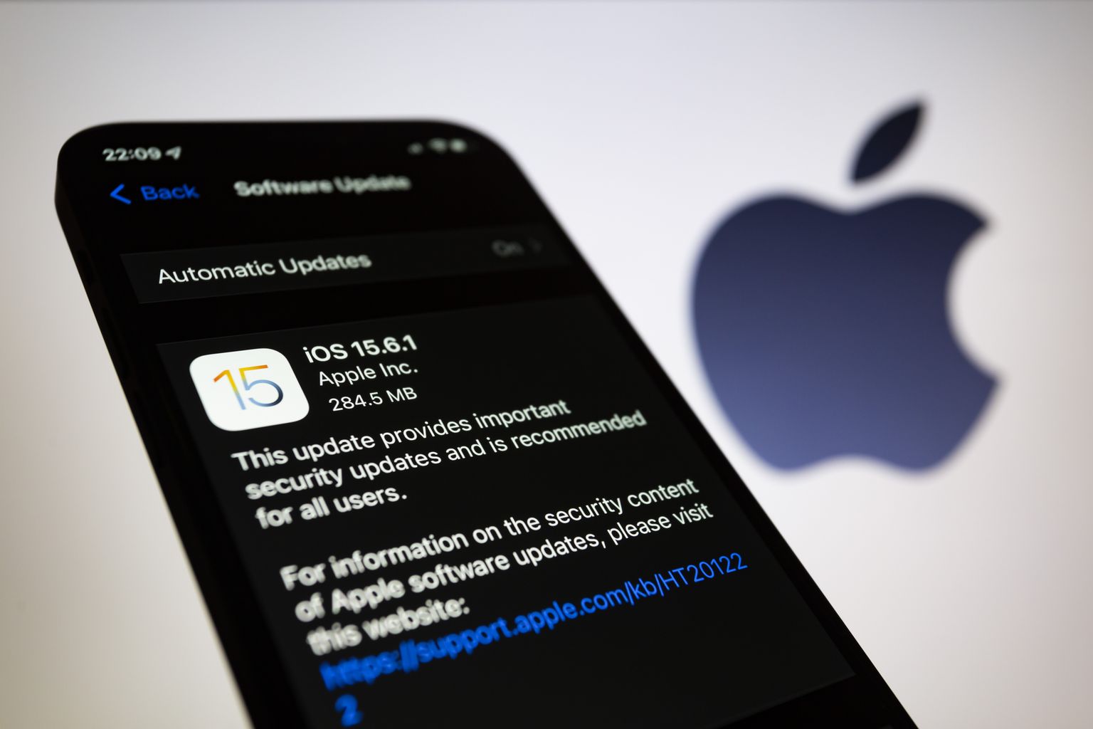 Apple tõi iPhone'ile välja iOS 15.6.1 koos oluliste turvauuendustega.