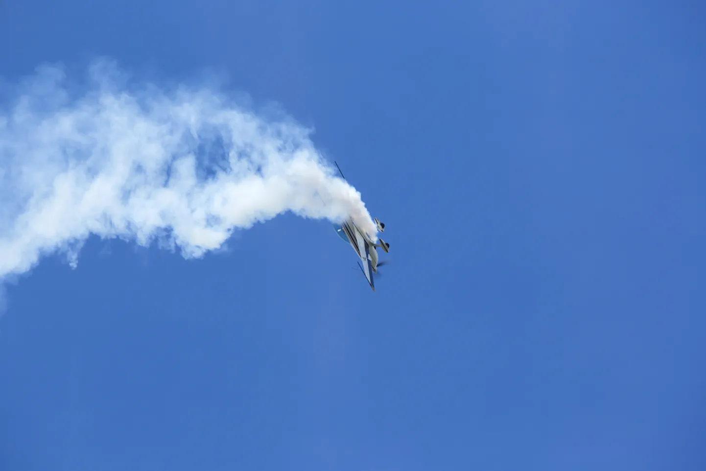 Lidmašīnas dzinēja sprādziens. Ilustratīvs attēls