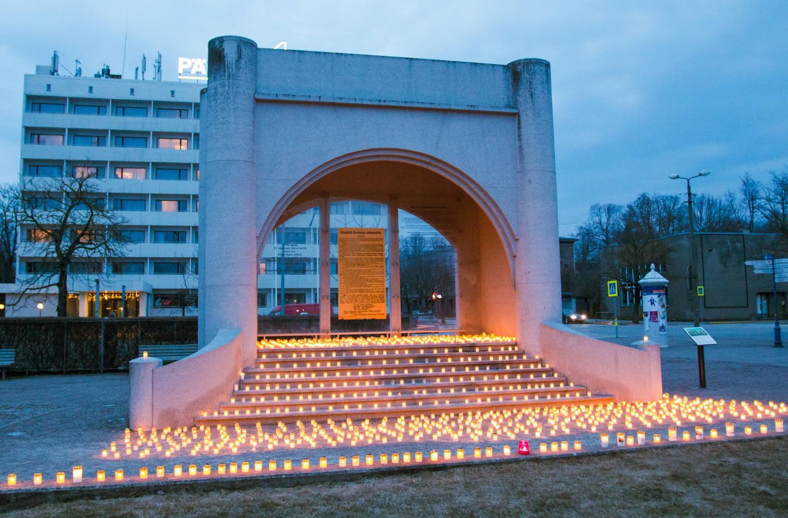 Märtsiküüditamise mälestusküünlad Pärnus 25. märtsil 2016.