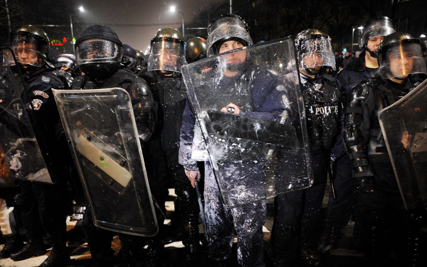 Bulgaaria märulipolitseinikud eile hilisõhtul Sofias.