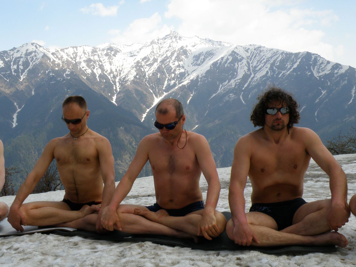Туммо и Гималаи: Андрей Парфенюк первый слева