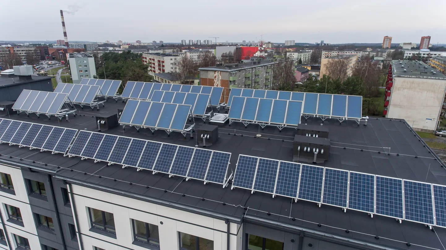 Kaasaegseks renoveeritud 0-energia ühiselamu Mustamäel. Droon. FOTO:SANDER ILVEST/POSTIMEES