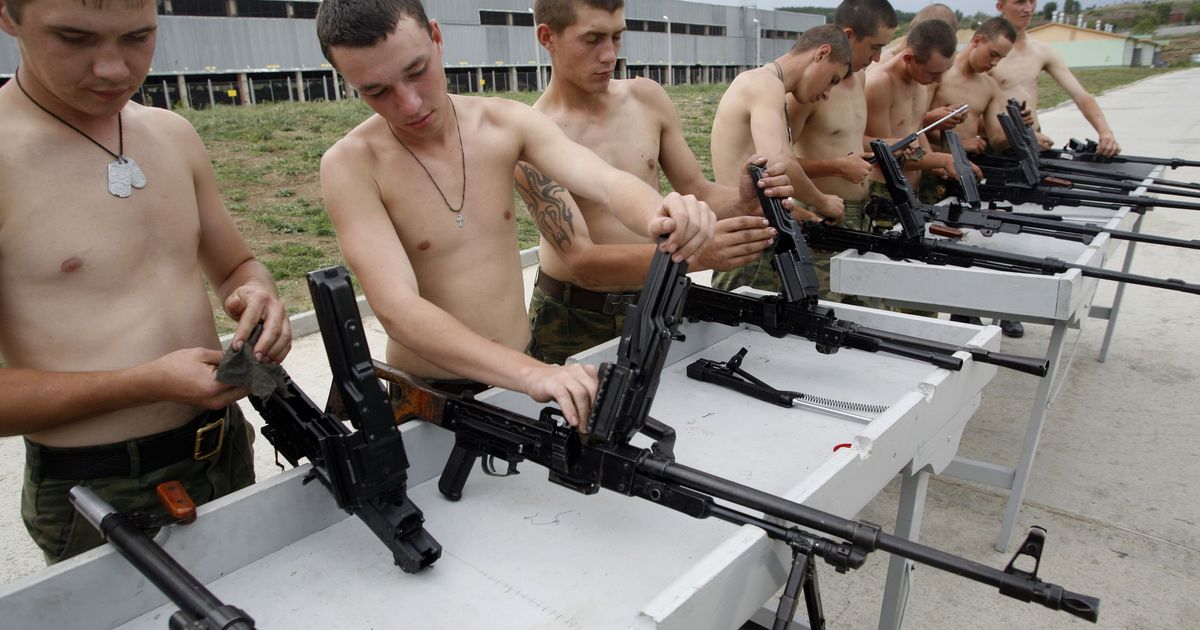 Солдаты в армии. Тренировка военных. Русские солдаты тренируются. Военная подготовка в армии.