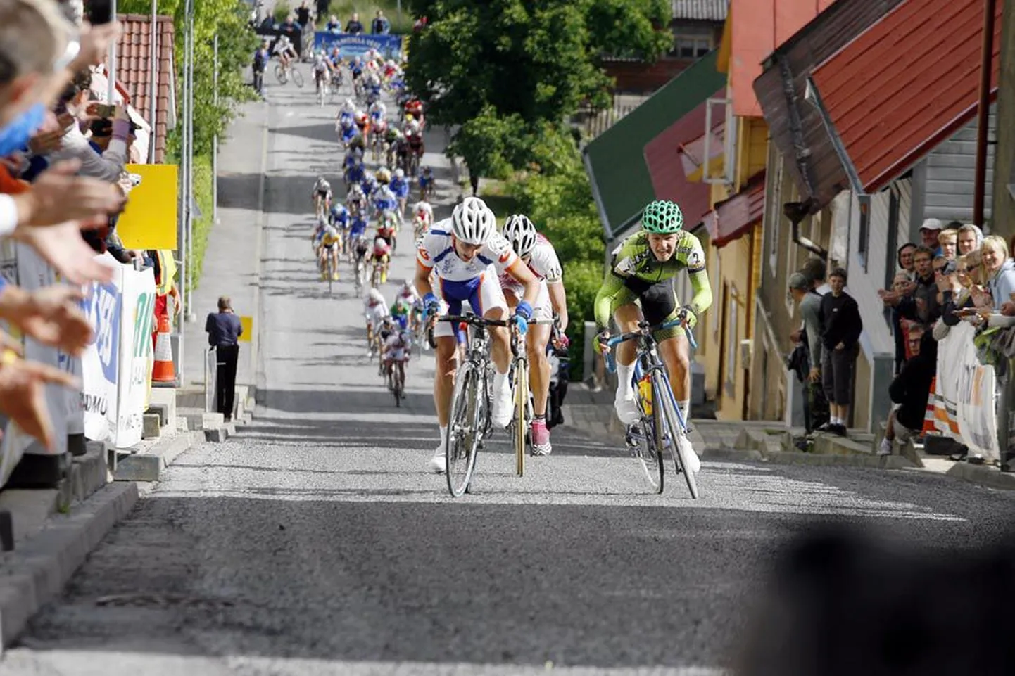 Tartus alanud Saaremaa velotuuri teine etapp lõppeb kolmapäeval mäefinišiga orineteeruvalt kell 16—17 Viljandis Kõrgemäe tänaval.