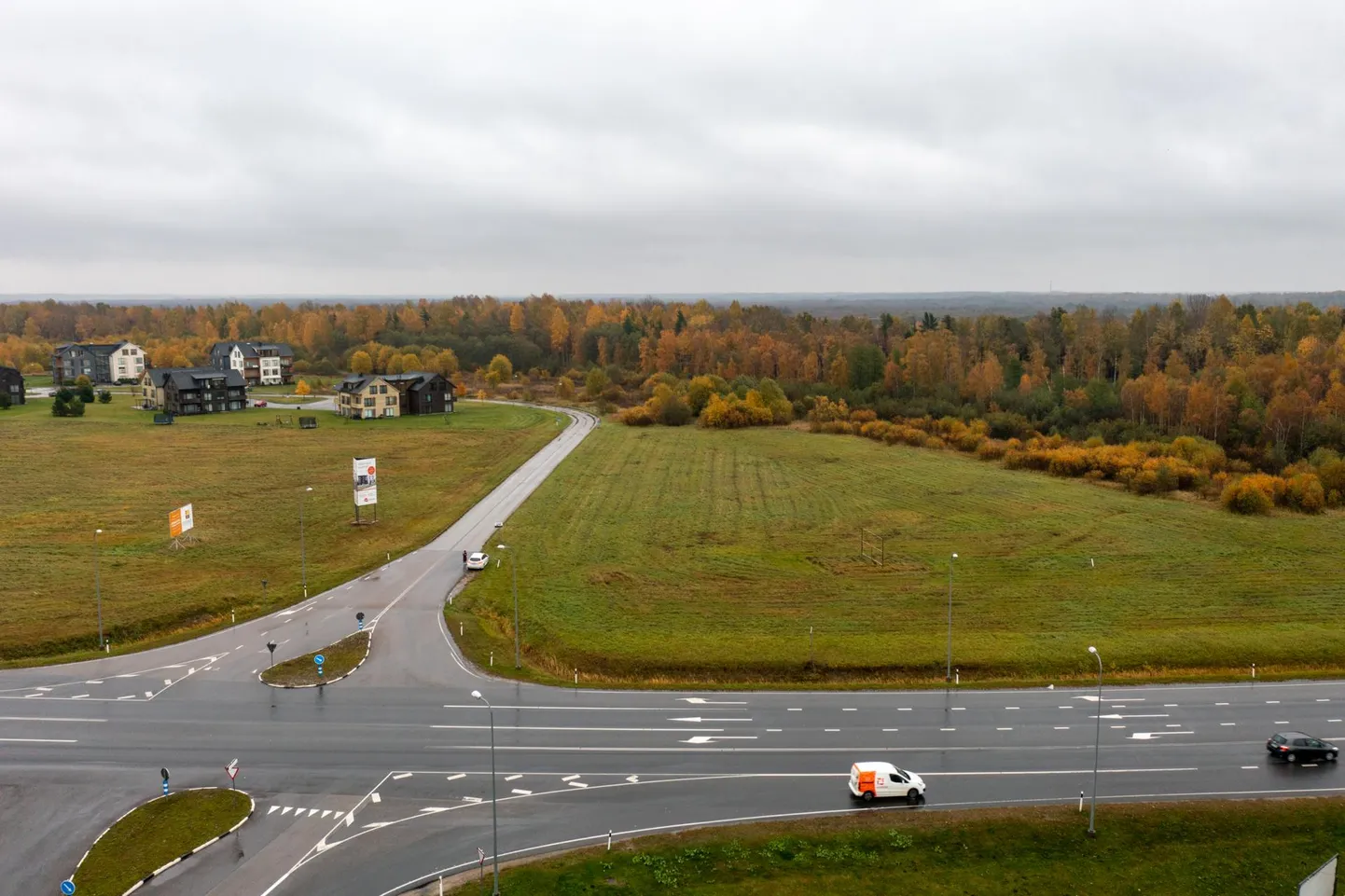 Ala, kuhu uusi kortermaju ja laopindu kavandatakse, jääb Pärnu sissesõidule Tallinna maantee äärde.