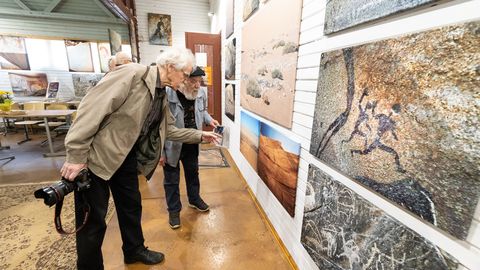 GALERII ⟩ Palmses avati Muinastaide seltsimajas harukordne Aafrika kaljujooniste näitus