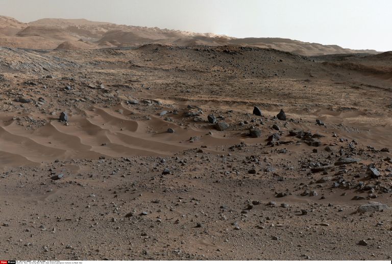 NASA Marsi kulguri Curiosity tehtud foto Punase planeedi Gale'i kraatrist.