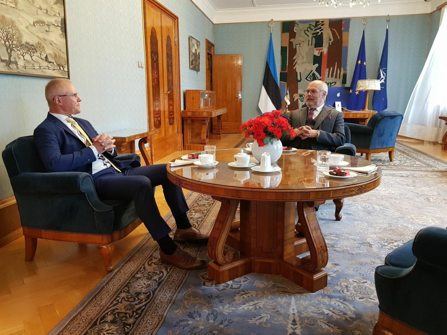 President Alar Karisega kohtudes käidi koos üle olulisemad teemad, mis puudutavad Eesti Vabariigi suhteid ja suhete väljavaateid Mongoolia, Vietnami, Tai ja Hiinaga.