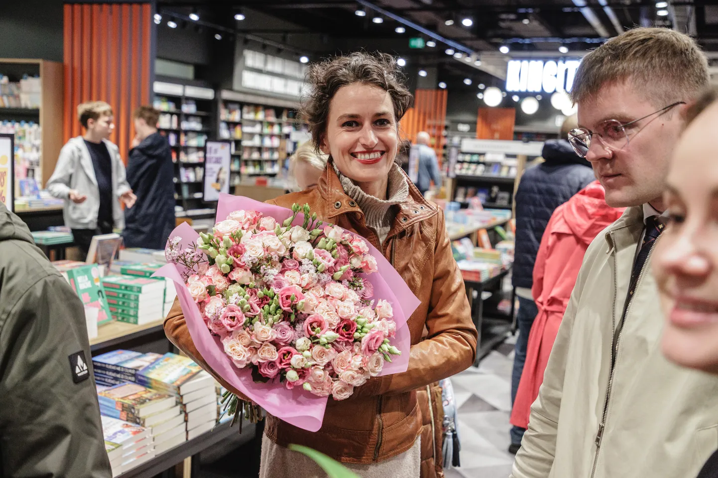 GALERII Mart Sander esitles enda uut romaani: vaata, kes ...