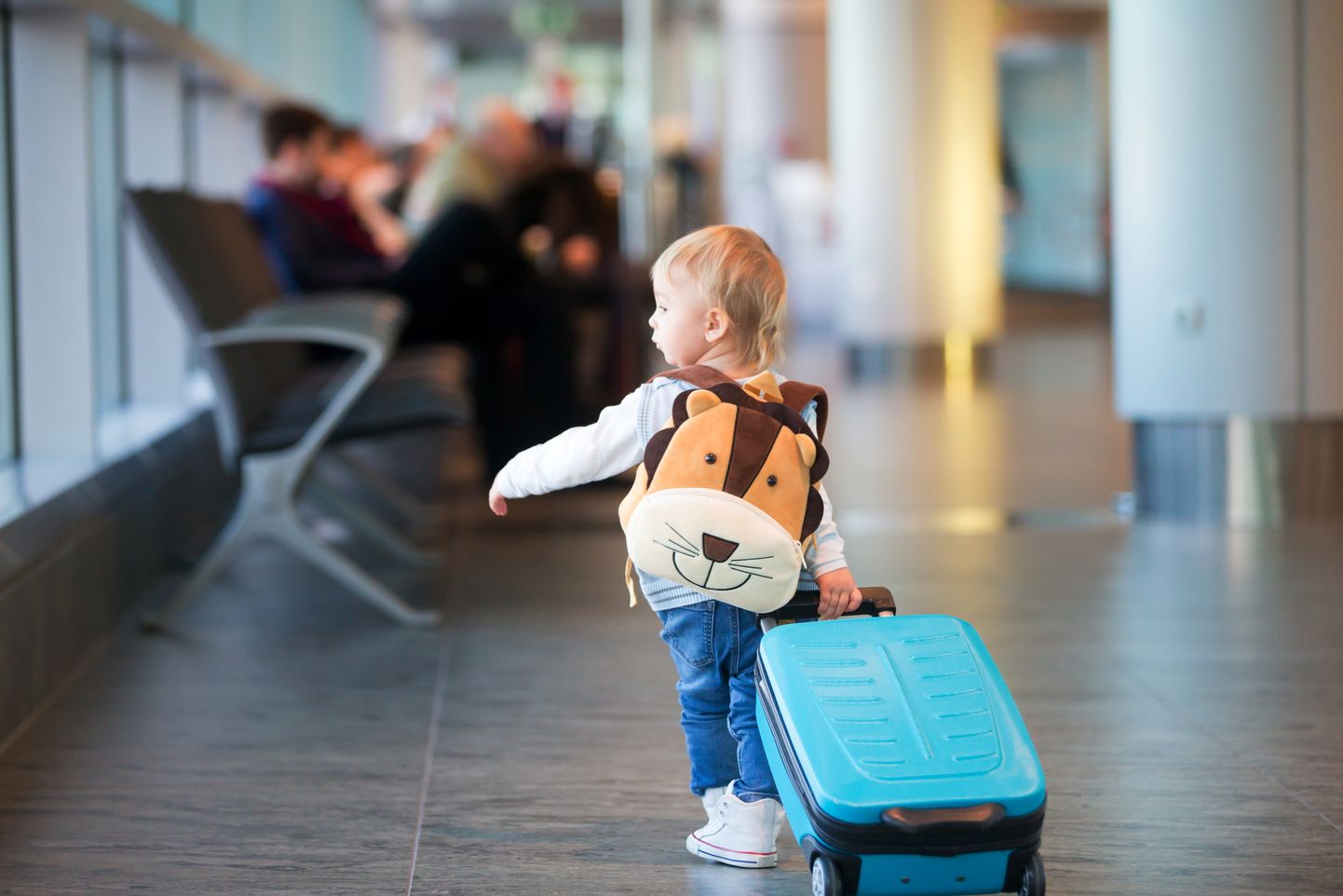 Ребенок в аэропорту. Иллюстративное фото