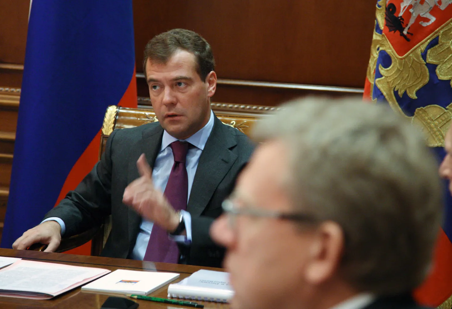 President Dmitri Medvedev, esiplaanil paistab rahandusminister Aleksei Kudrin.