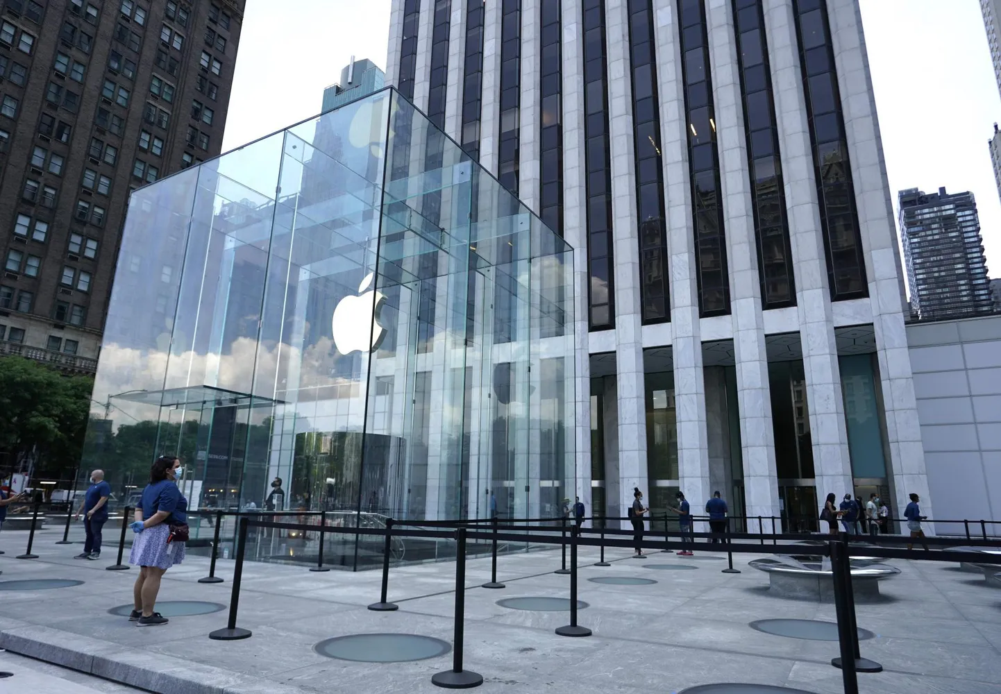 New Yorgi 5. avenüül asuv Apple’i pood taasavati 22. juunil.