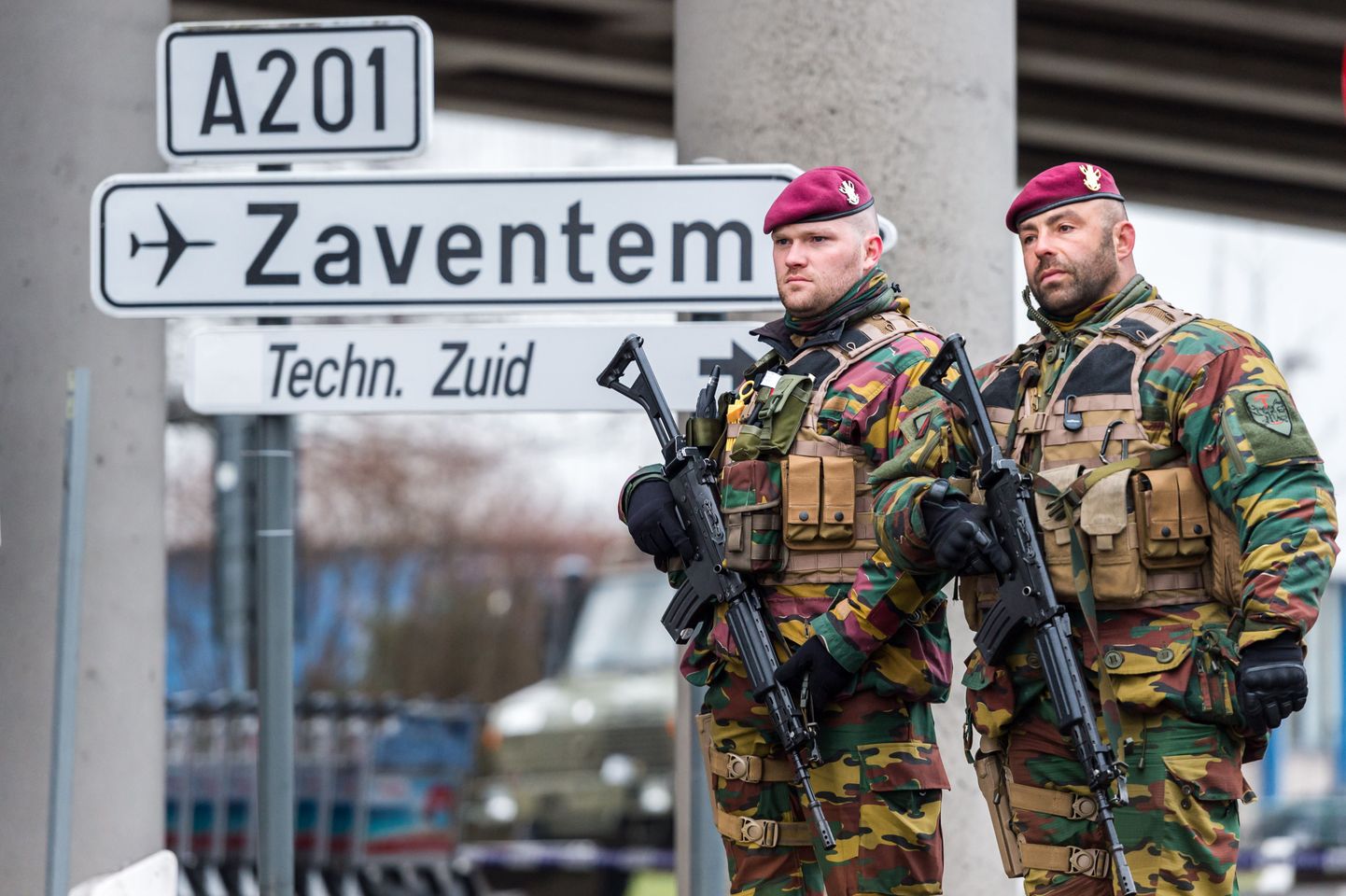 Belgia sõdurid pärast märtsikuist terrorirünnakut Zaventemi lennujaama turvamas.