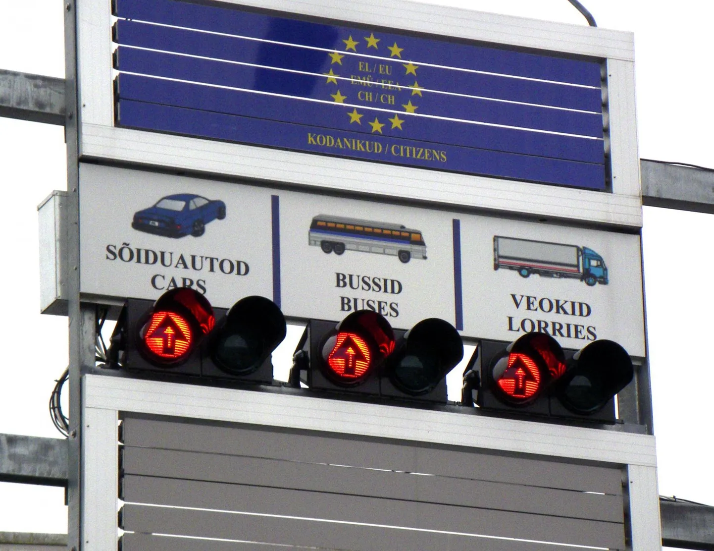 Eriolukorra juht Jüri Ratas kehtestas Valga-Valka piirkonnale piiriületamise erandi, et selles kaksiklinnas saaksid inimesed liikuda tööle ja töölt koju.