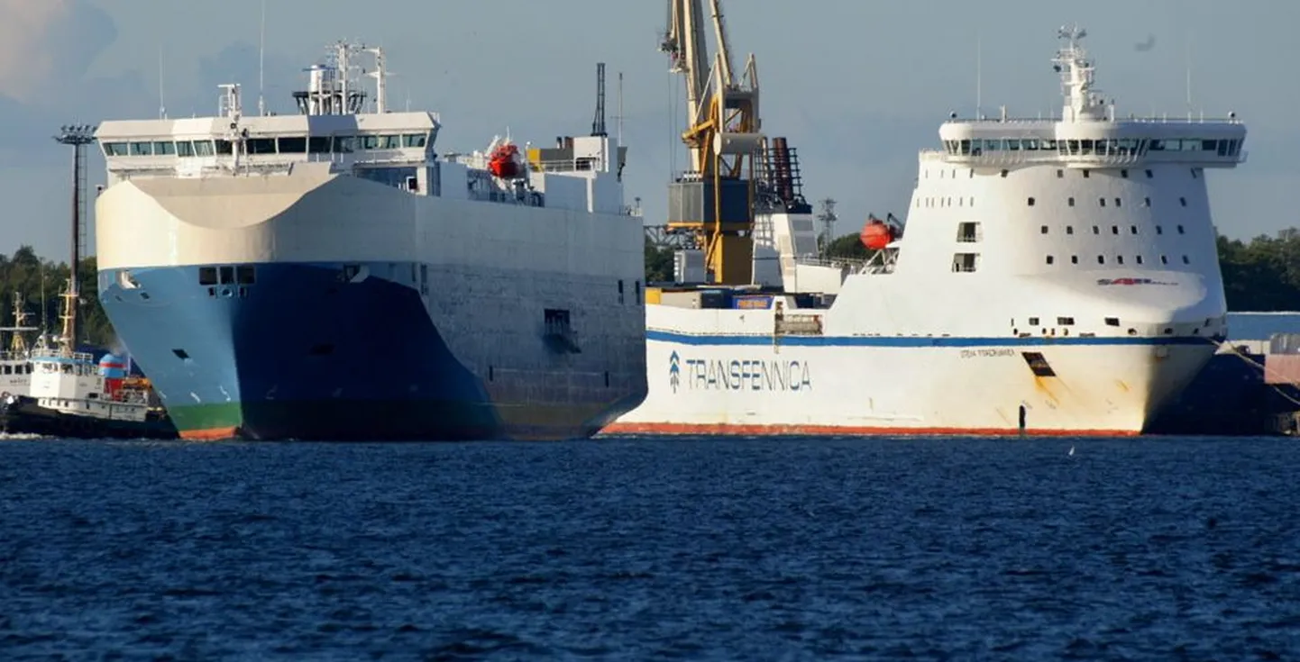 Baltic Ace (vasakul).