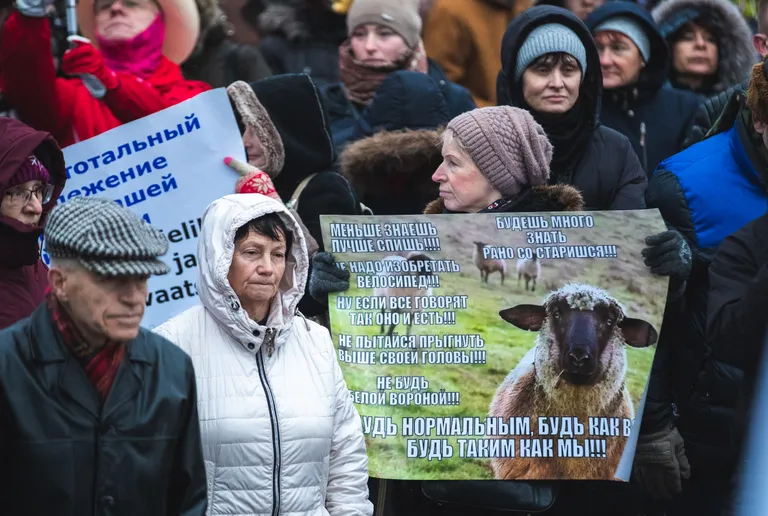 Акция протеста антимасочников.