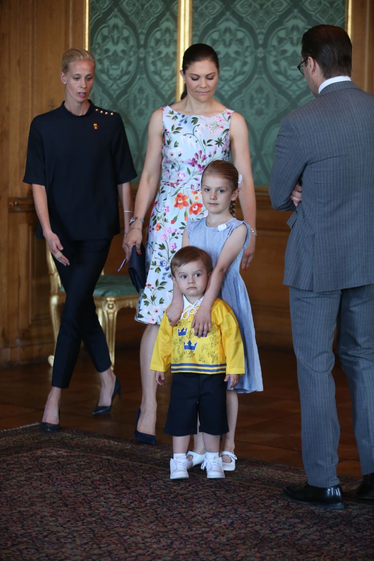 Rootsi prints Daniel (seljaga), kroonprintsess Victoria, printsess Estelle ja prints Oscar
