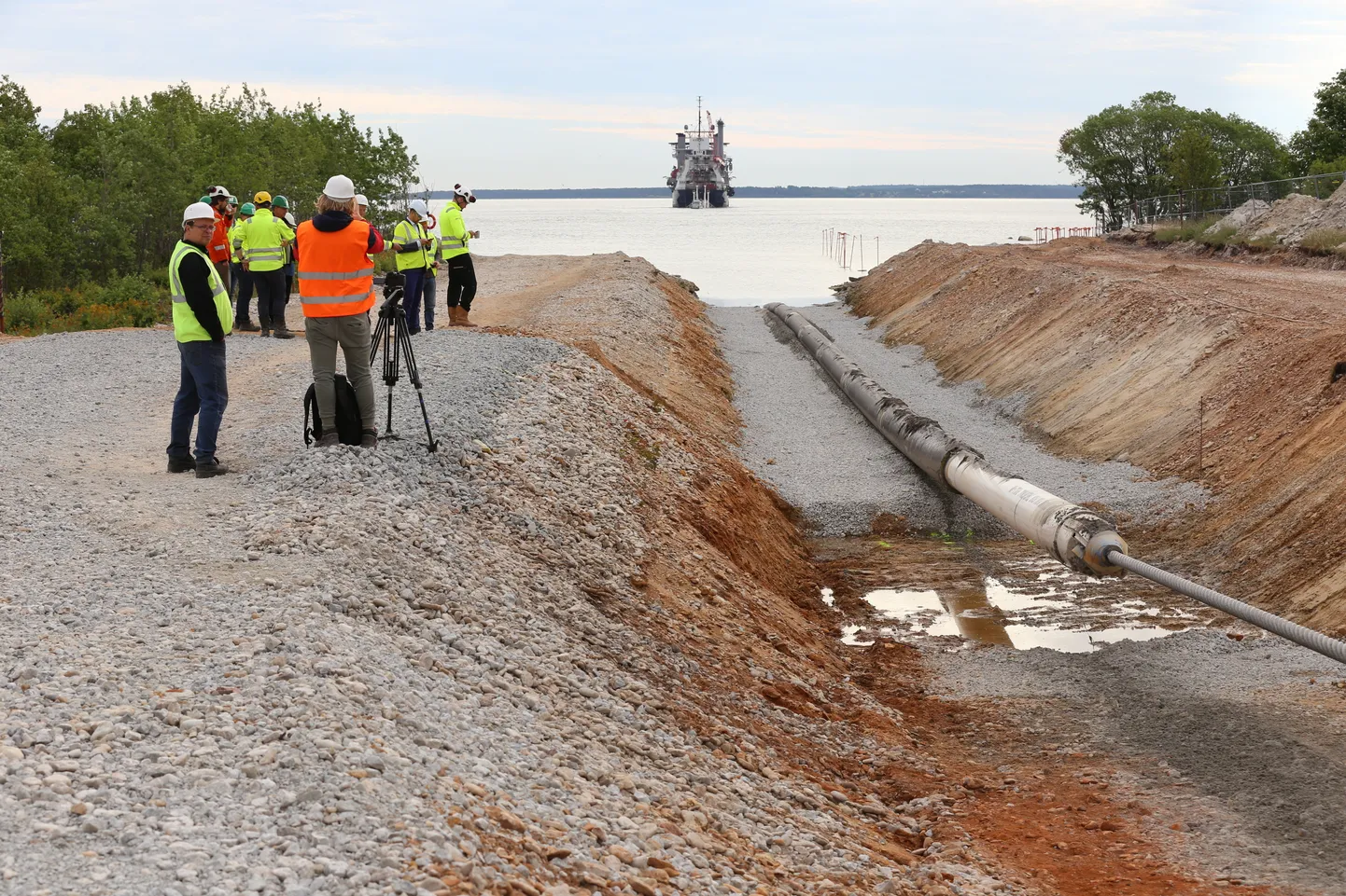 Merealuse gaasitoru Balticconnector maale tõmbamine Pakrineemel