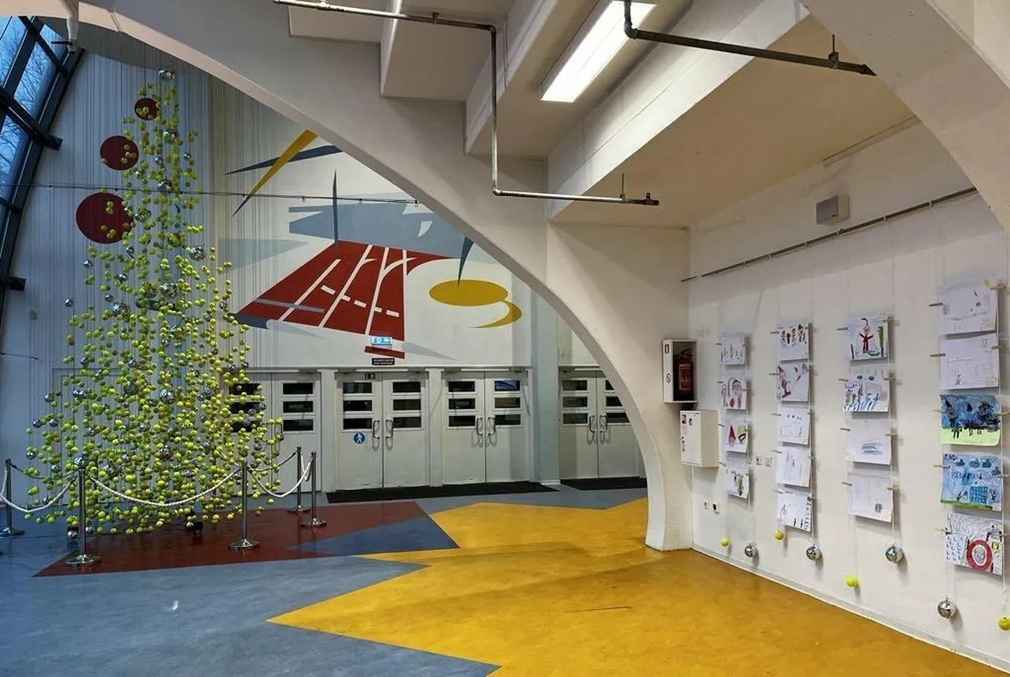 Joonistustel harrastavad päkapikud sageli laste endi lemmikspordialasid.