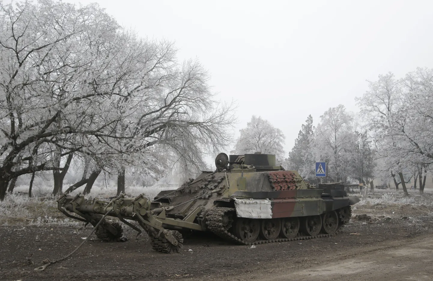 Луганские сепаратисты заявляют об отводе вооружений.