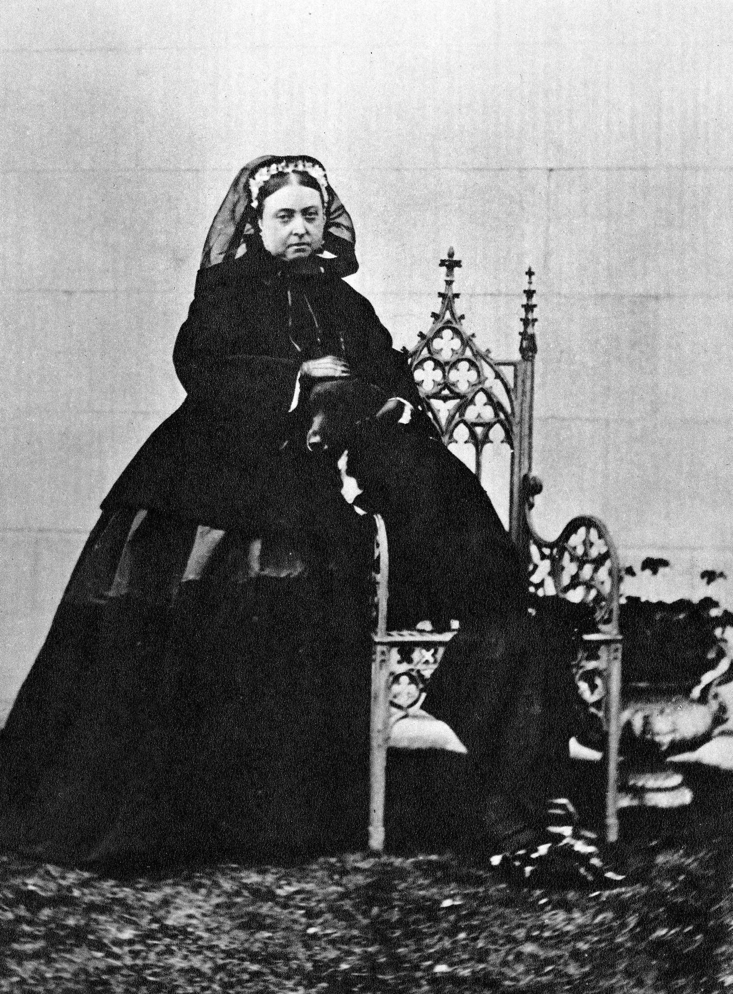 Kuninganna Victoria 48-aastaselt oma koeraga Sharp.