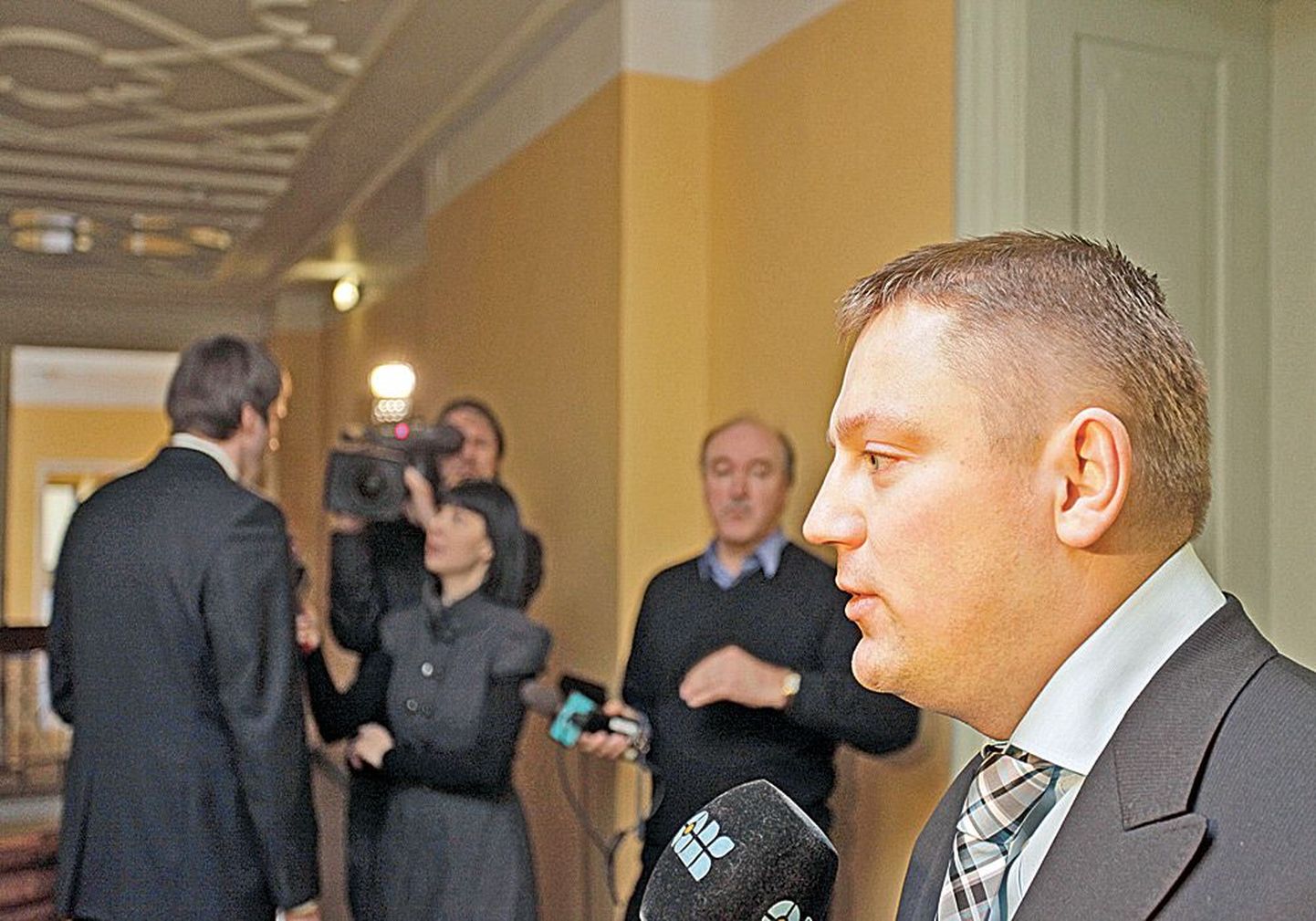 Член Рийгикогу Денис Бородич, входивший ранее в Центристскую партию  и представлявший ее в Таллиннской горуправе, заявил, что хотел бы помочь Партии реформ утвердиться в городах Ида-Вирумаа.