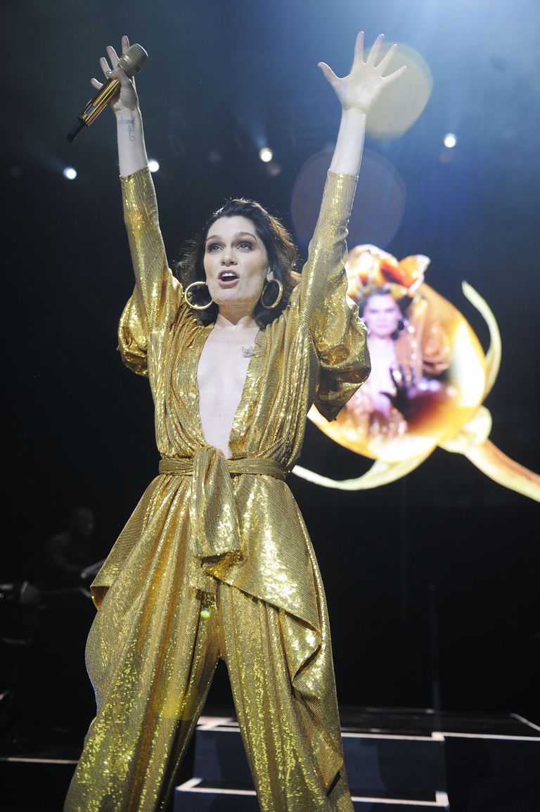 Jessica Cornish, lavanimega Jessie J esinemas novembris 2018 Royal Albert Hallis