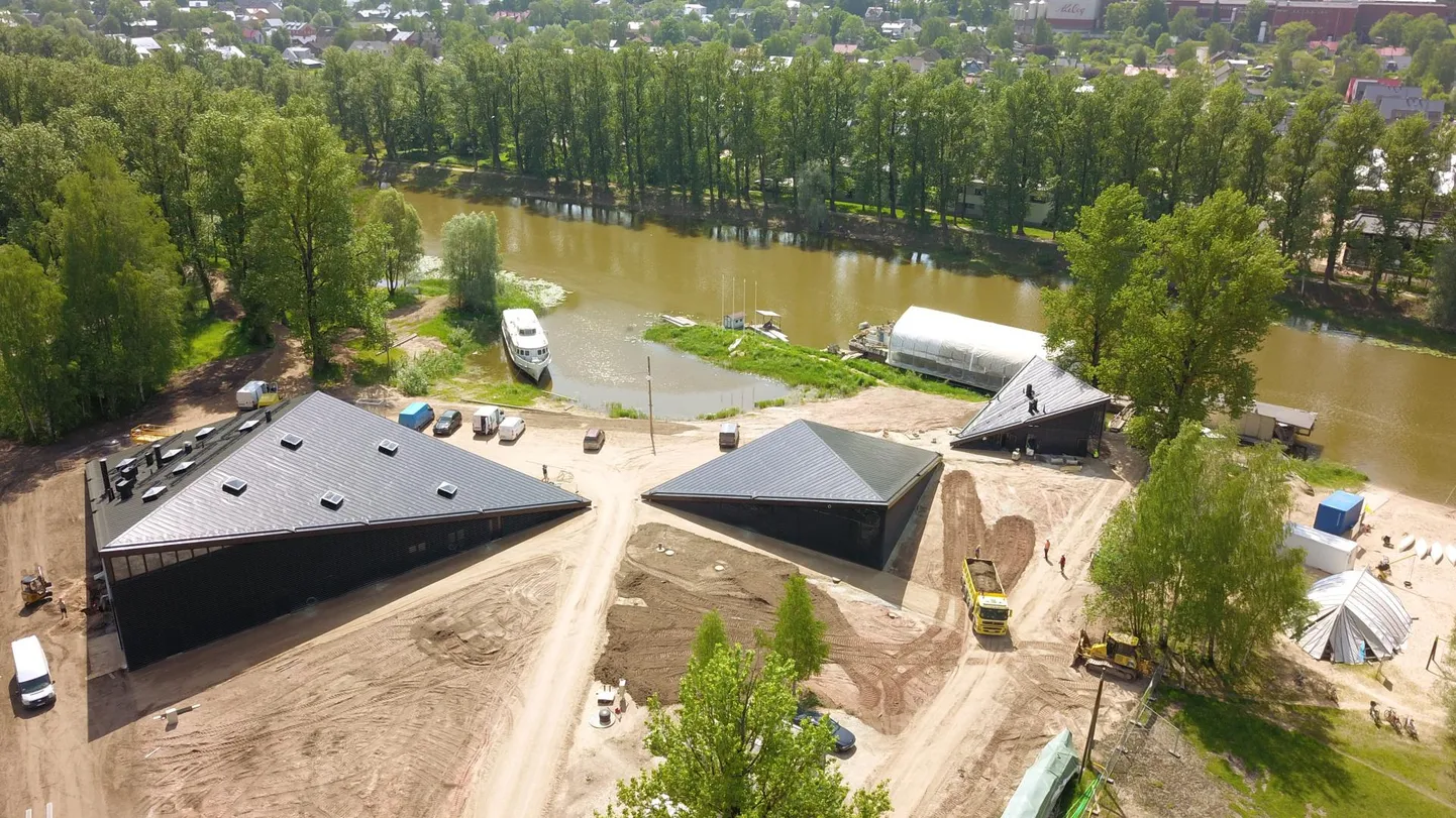 Lodjakoja ehitus hakkab jõudma lõpusirgele. Eile kinnitas Tartu linnavalitsus Emajõe Lodjaseltsi pakkumuse parimaks ning järgmised kümme aastat majandab seal just see mittetulundusühing. Seda juhul, kui edasine vaidlus ei too muudatusi.