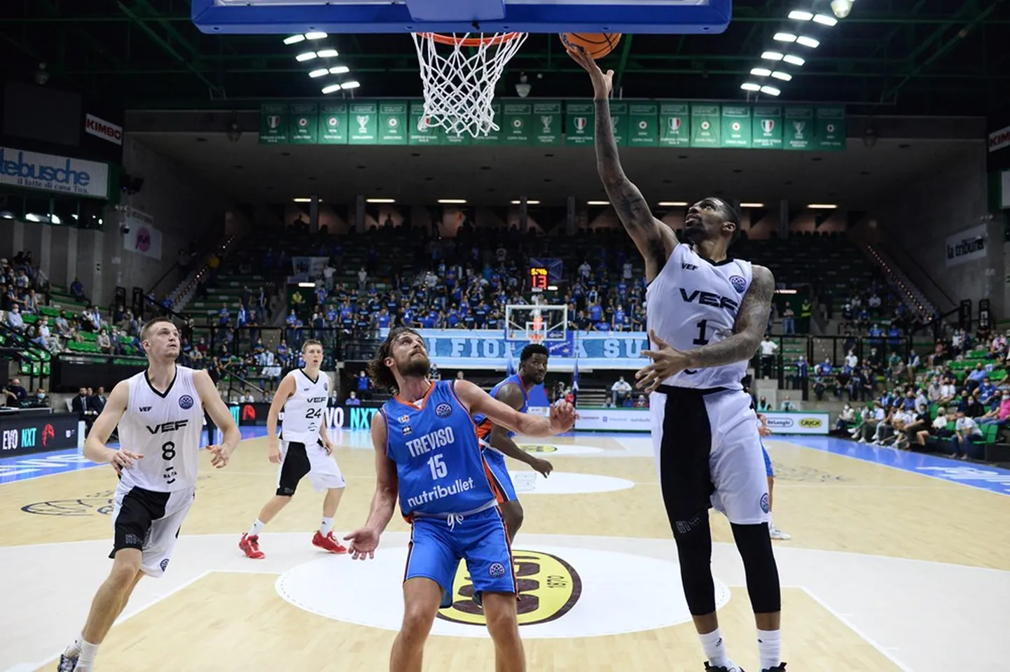 "VEF Rīga" basketbolisti spēlē pret Trevizo "NutriBullet".