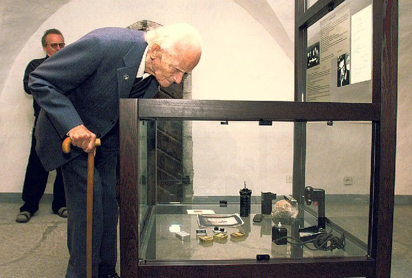 Создатель миниатюрной фотокамеры: изобретатель фотоаппарата Minox Вальтер Цапп 
в 2000 году побывал в Эстонии, где посетил Музей таллиннской ратуши, в котором хранится его первая фотокамера. Цапп умер в 2003 году.