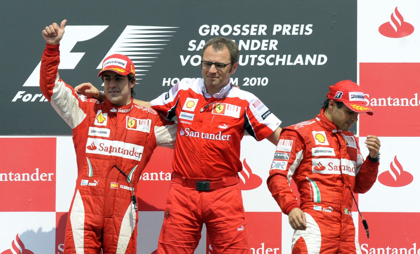 Fernando Alonso (vasakult), Stefano Domenicali ja Felipe Massa.