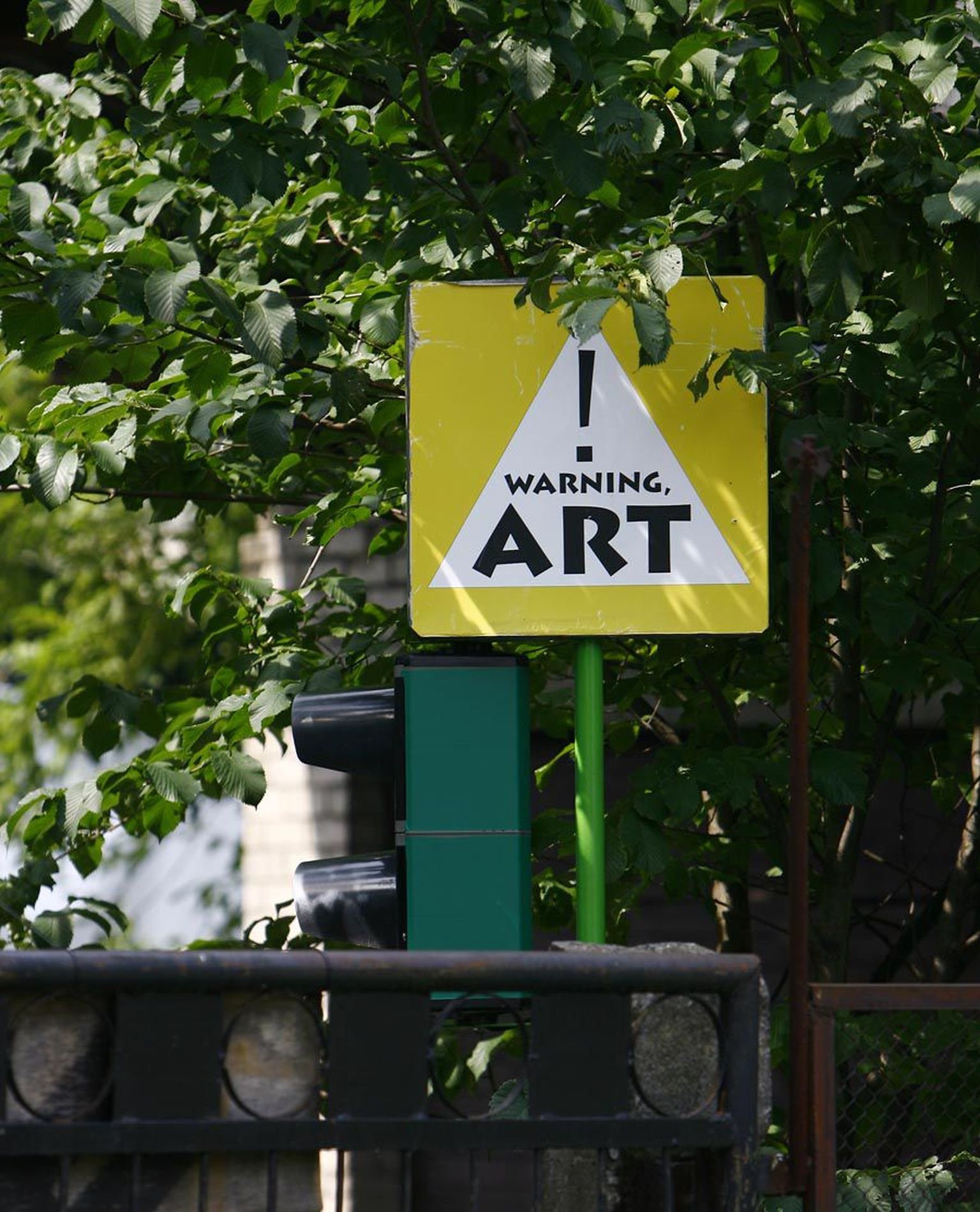 Eesti kaasaegse kunsti muuseum hoiatab: kunst!