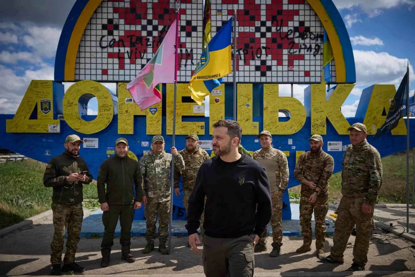 Ukraina president Volodõmõr Zelenskõi külastamas 19. aprillil Donetski oblastis rindel olevaid sõjaväelasi. Foto on illustratiivne.