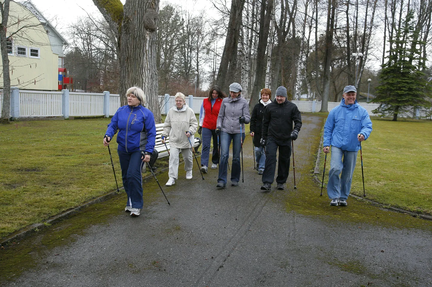 Kepikõnd sobib kõigile. Mullu kevadel proovis ala Pärnu linnapea Toomas Kivimägigi (paremal).