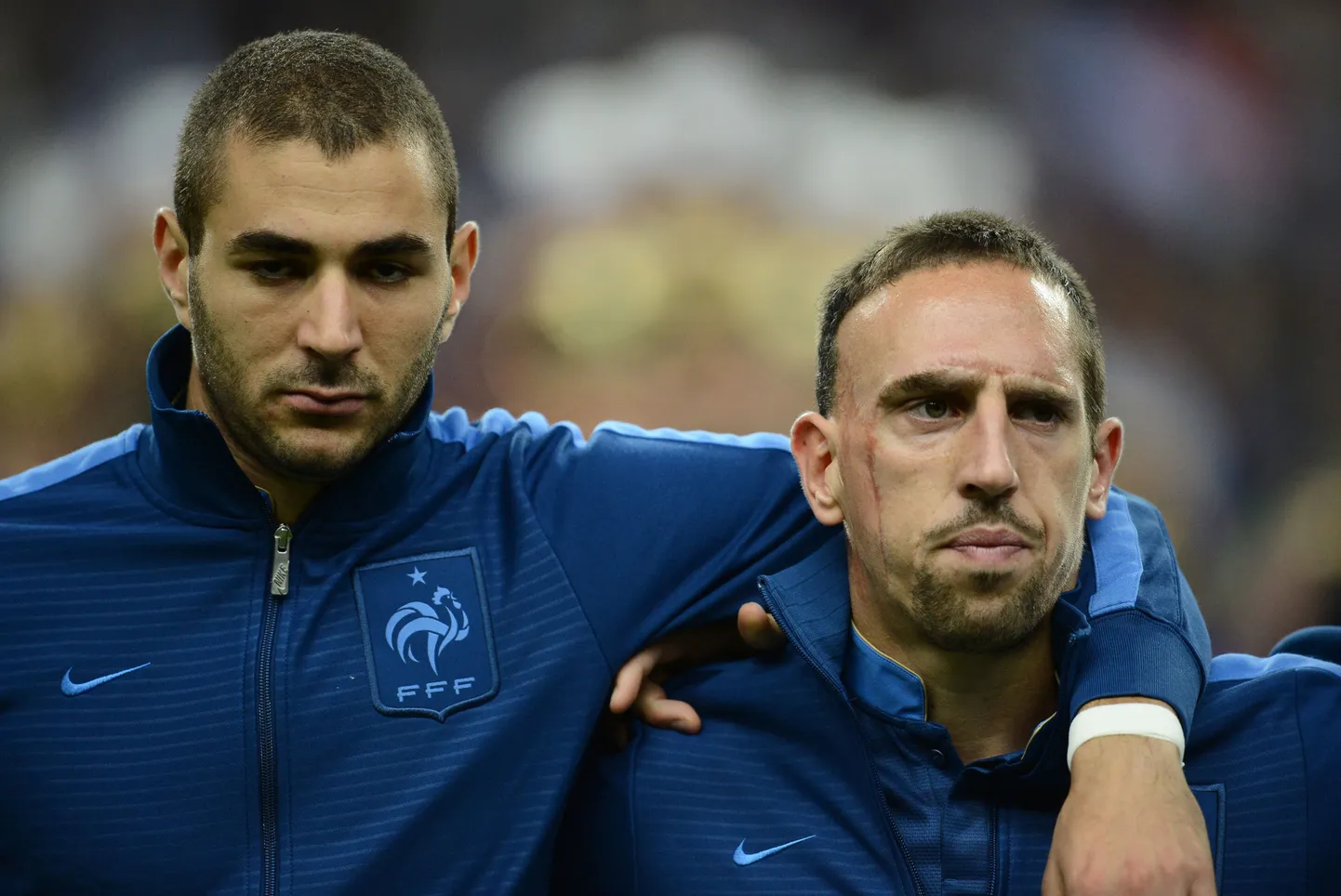 Karim Benzema (vasakul) ei taha Prantsusmaa hümni kaasa laulda.