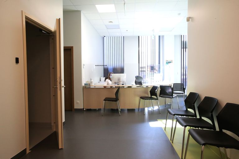 Mure korral võib naine tulla otse Kvartali esimesel korrusel asuva Tartu ülikooli kliinikumi vastuvõtulauda, kus registratuuri töötaja leiab kiirelt esimese sobiva aja.
