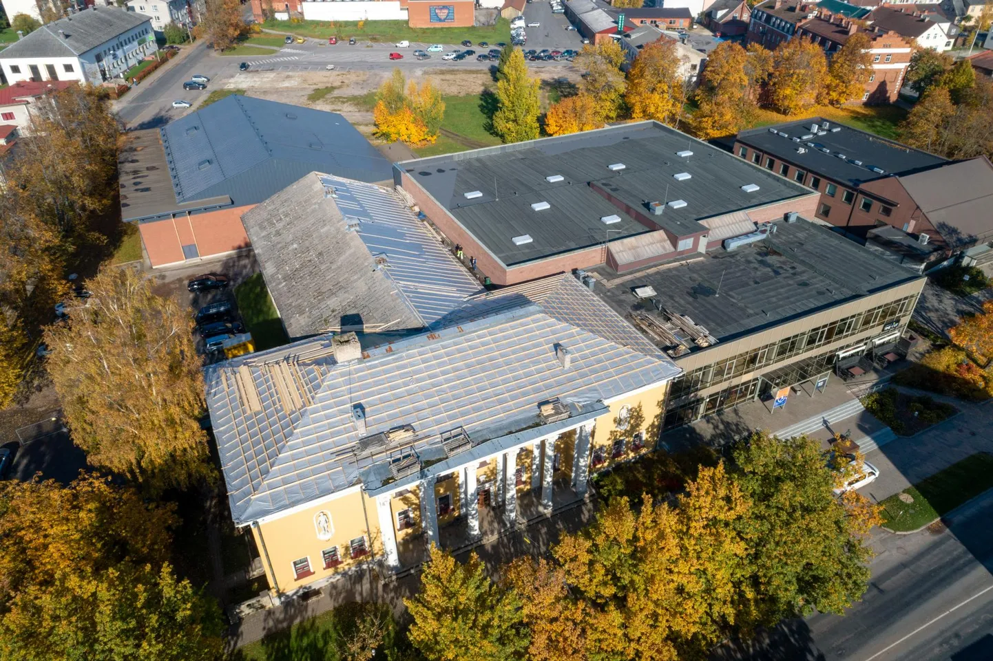 Viljandi spordihoone katuse remont.