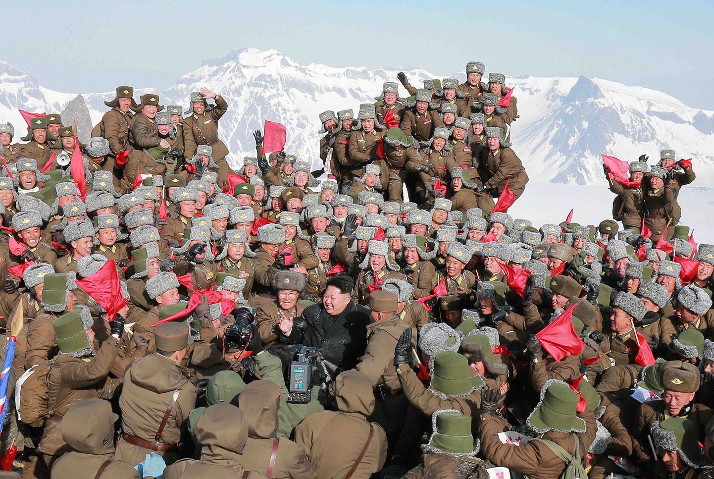 Põhja-Korea õhuväelased riigijuhi Kim-Jong Uniga