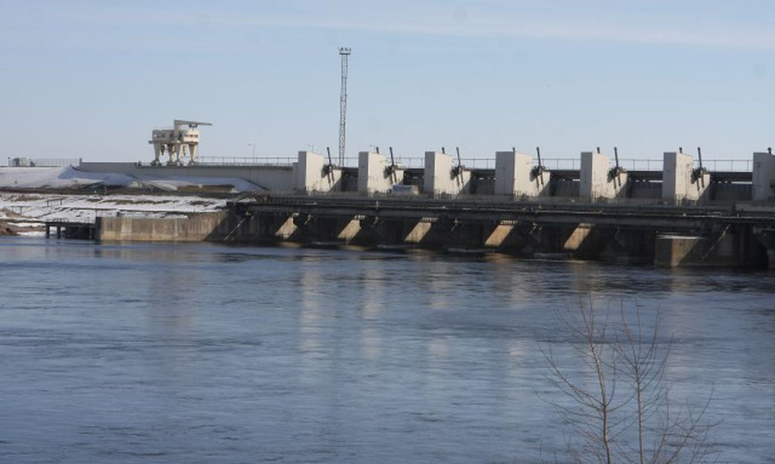 Вид на Даугаву у Рижской ГЭС