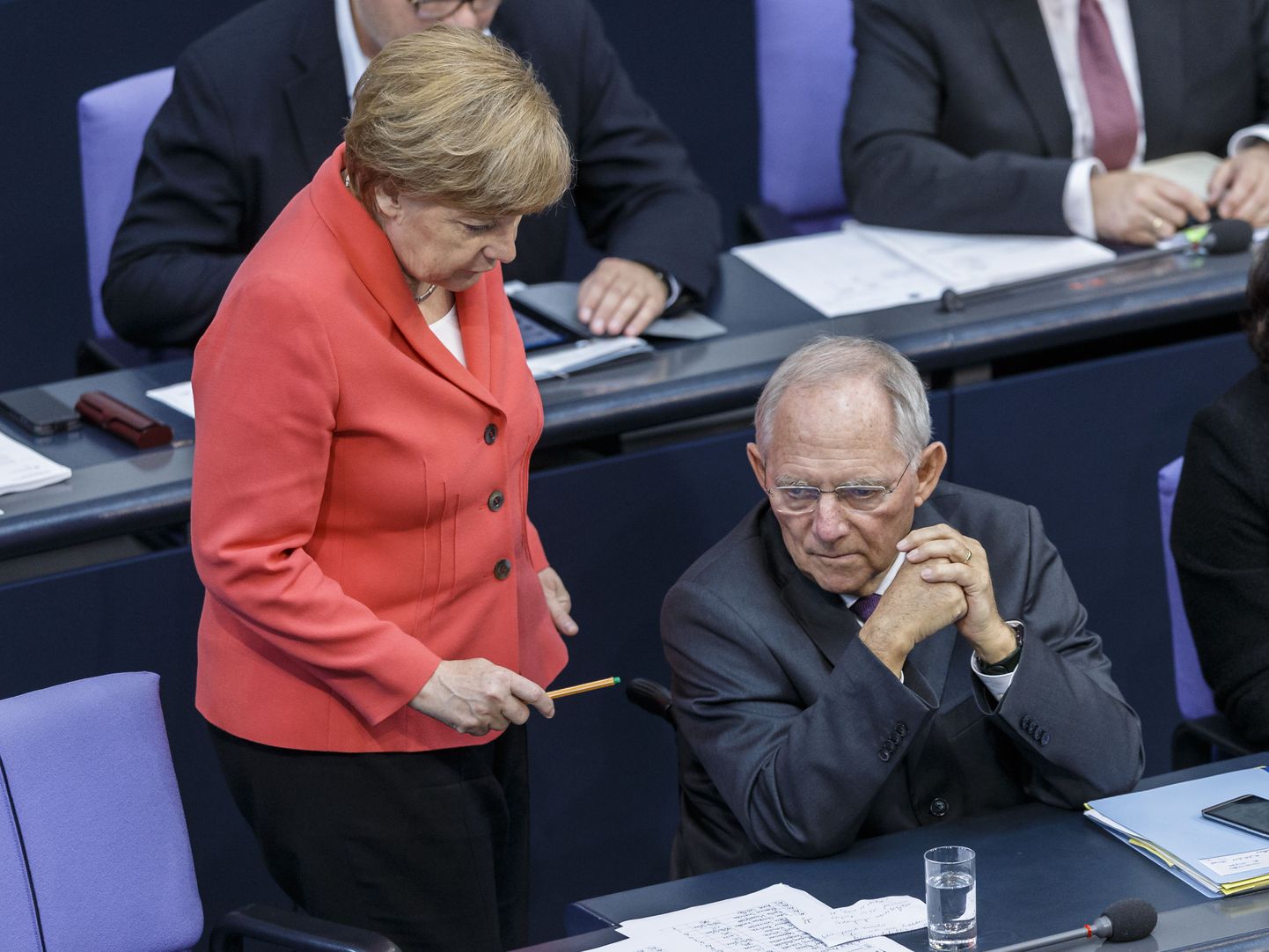 Saksamaa liidukantsler Angela Merkal ja riigi rahandusminister Wolfgang Schäuble arutelul Kreeka abipaketi üle.
