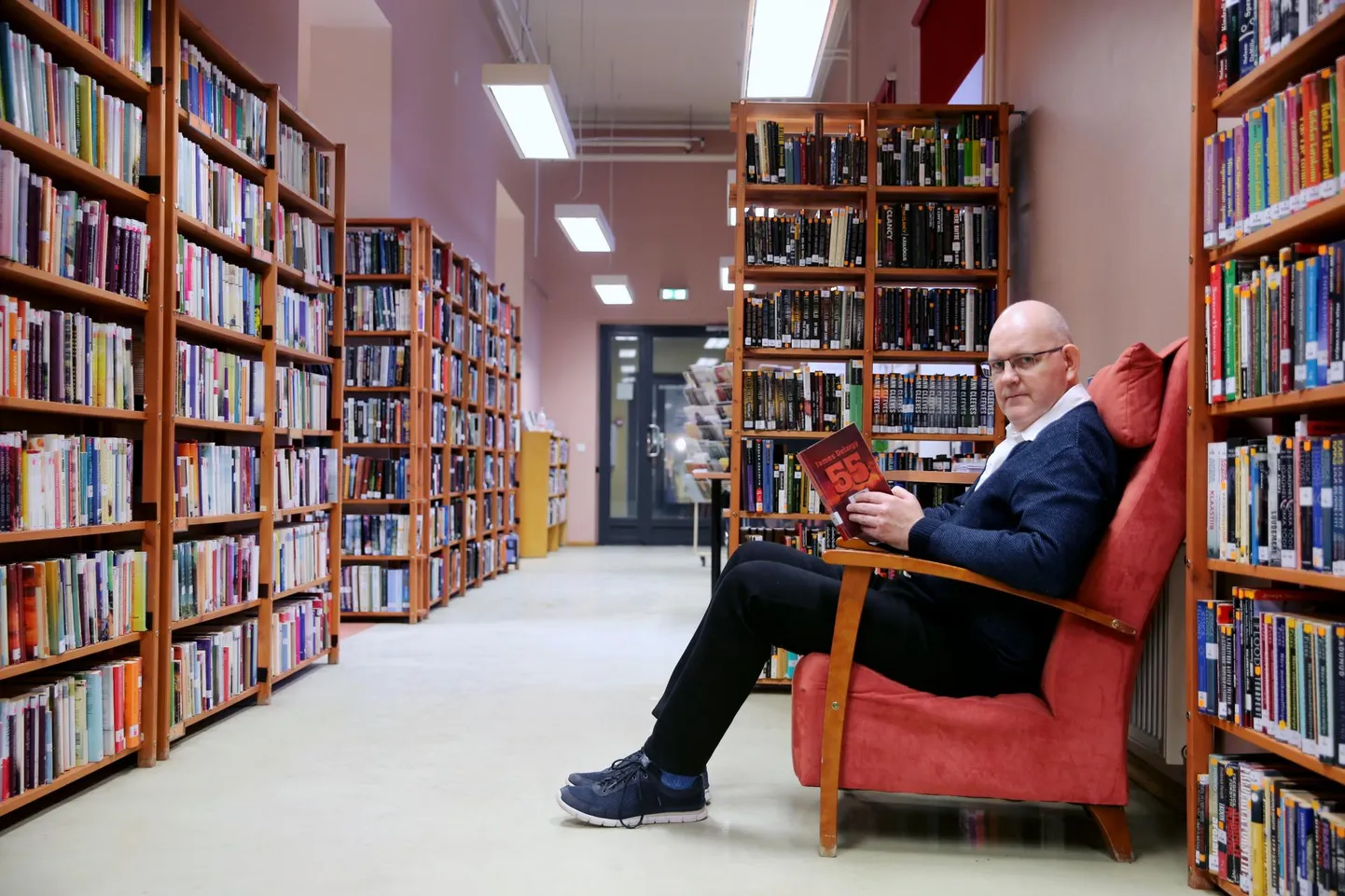 Ago Pärtelpoeg (53) töötab linnaraamatukogu teisel korrusel ilukirjanduse osakonnas.