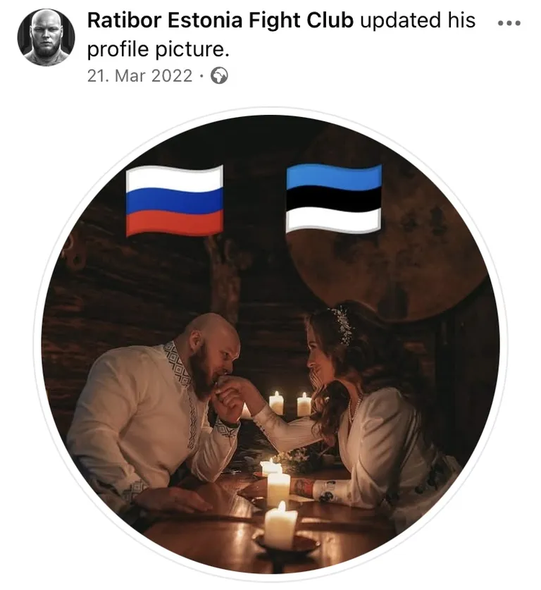 На новом профильном фото вместе с супругой.