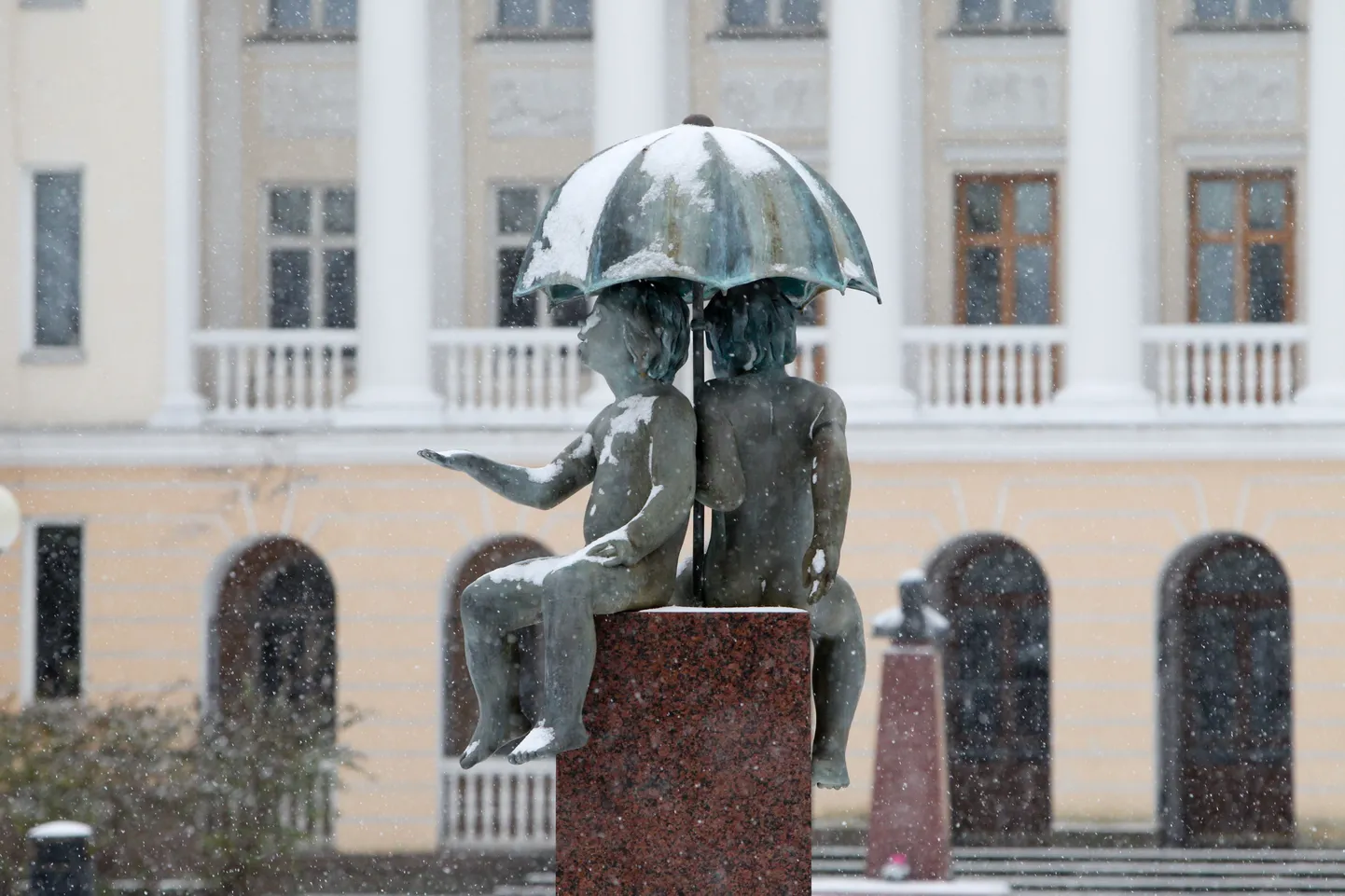 Lumesadu muutis linnapilti, tõi uusi askeldusi ja rõõmu