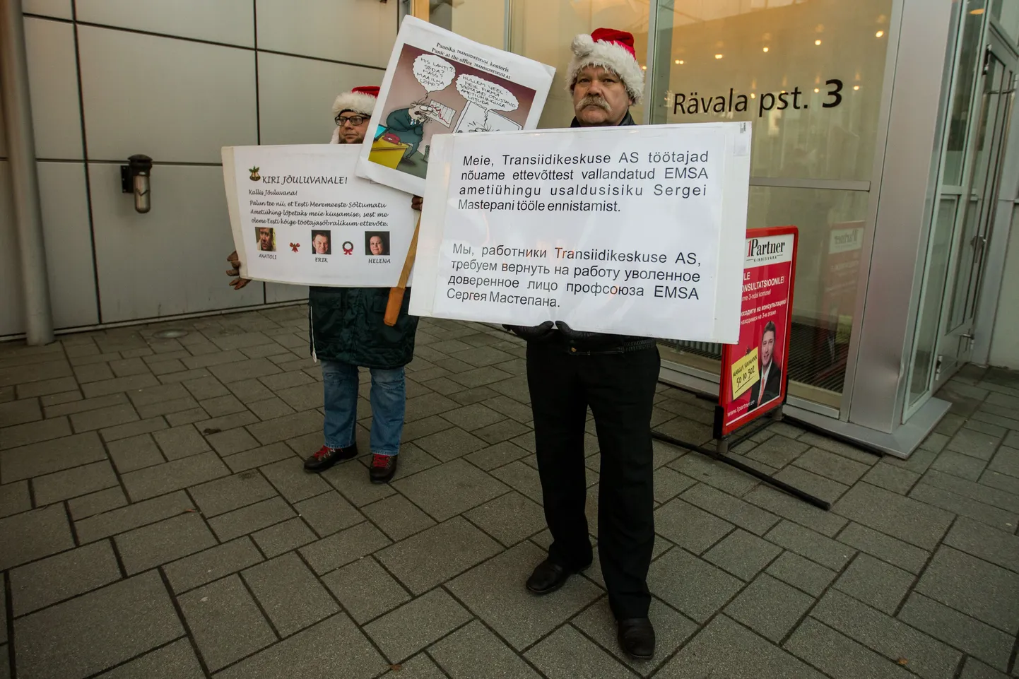 21.12.2015. Tallinn. Protesteerijad RÃ¤vala pst. 3 ees. Transiidikeskuse AS tÃ¶Ã¶tajad. FOTO: EERO VABAMÃGI/POSTIMEES