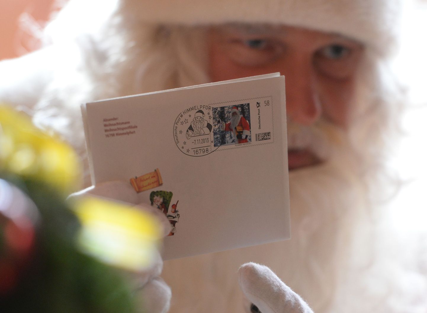 Jõuluvana püüab laste kirjadele ka vastata.
