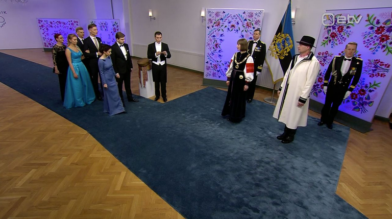 President Kersti Kaljulaid ja Georgi-Rene Maksimovski kätlemistseremoonial
