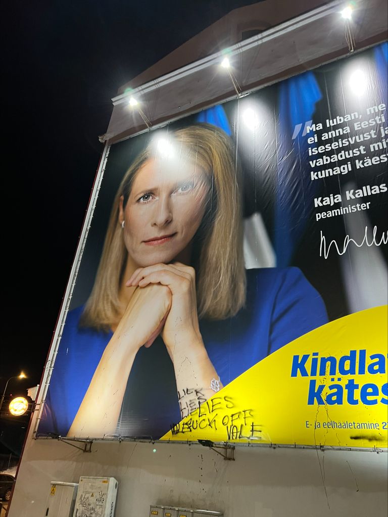 Рекламный плакат Каи Каллас на Тартуском шоссе, 68