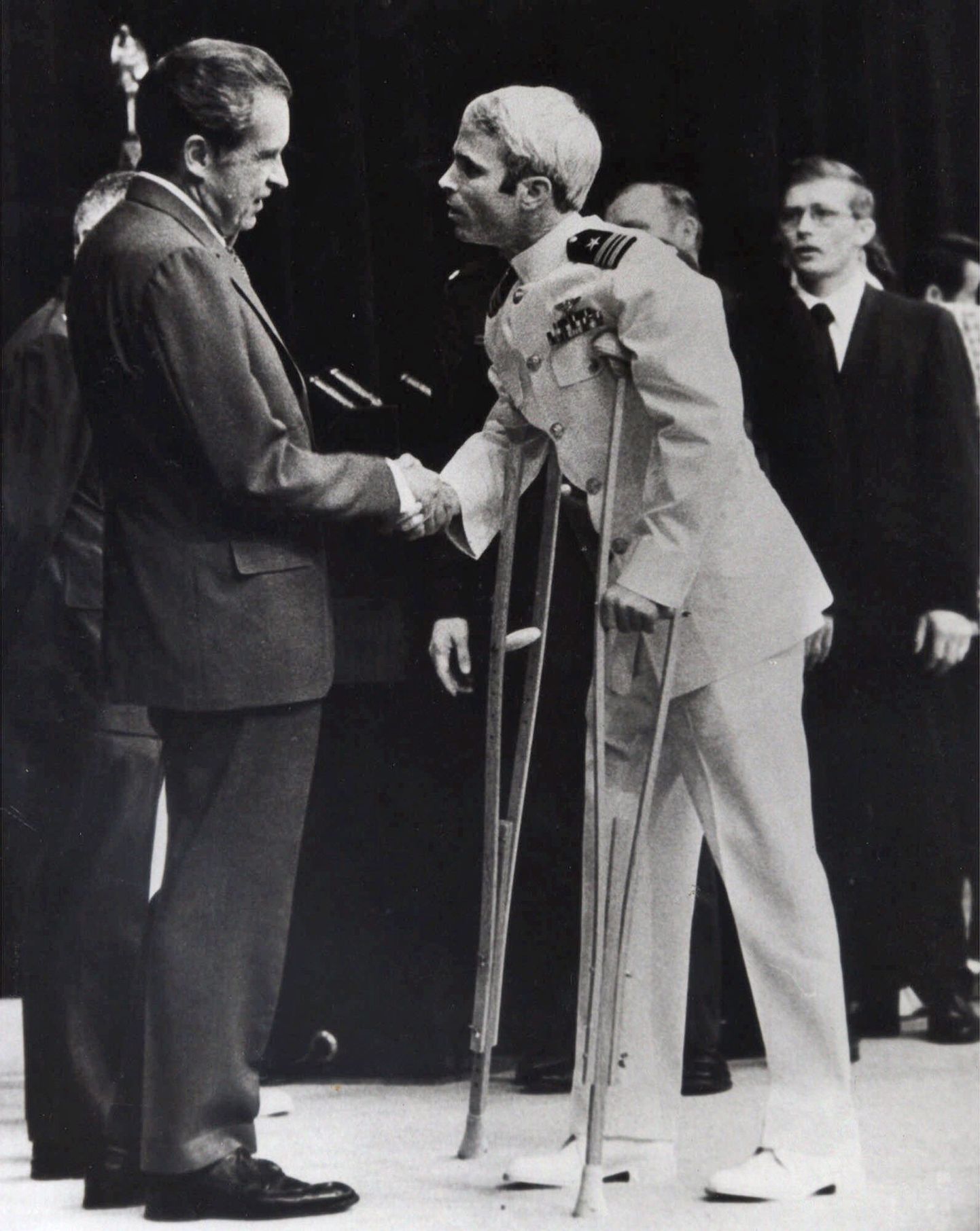 President Richard Nixon tervitab John McCaini.