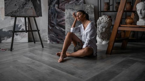 FOTOD ⟩ Briti kunstnik on kõigist oma 14 voodipartnerist oma kehale jälje jätnud