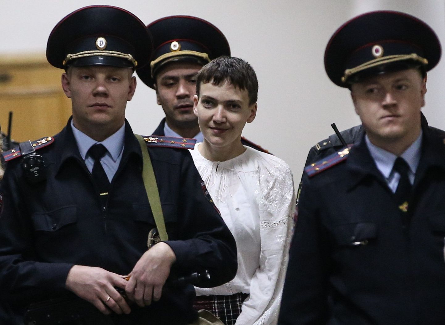 Сергей Лавров не исключил освобождения украинской летчицы Надежды Савчено по амнистии.